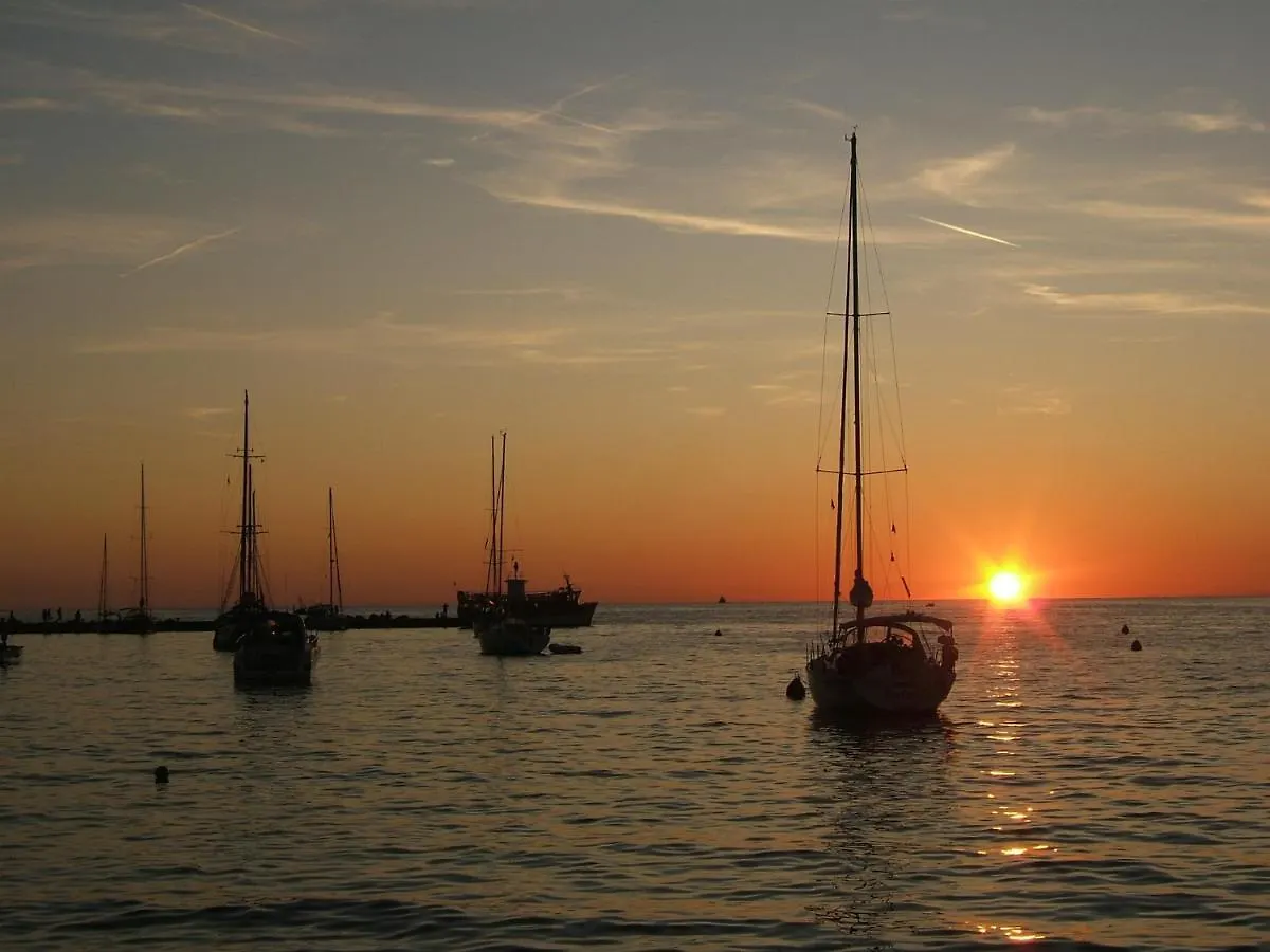 Gianna Studio 2, 600 M From The Beach Novigrad Istria